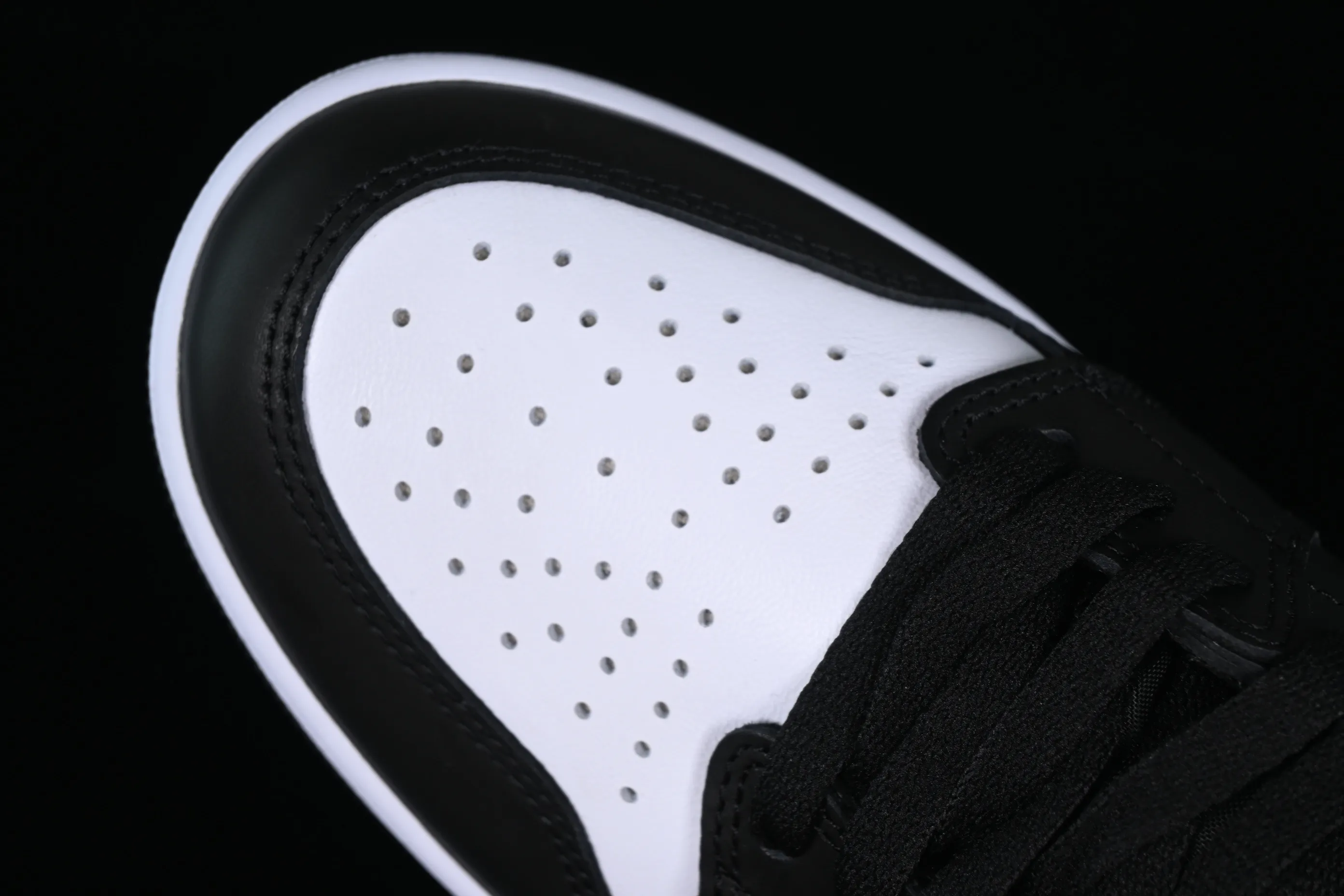 All categories Air Jordan Jordan series basketball shoes Air Jordan 1 High Pure original Air Jordan 1 High OG "Reverse Panda" AJ1 Joe 1 new black and white panda DZ5485-010